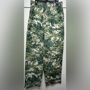 Urban Outfitters Women’s Green Camouflage Jogger Pants - Size Small Petite